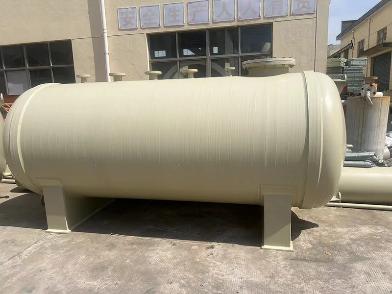 Horisontell tank av polypropen